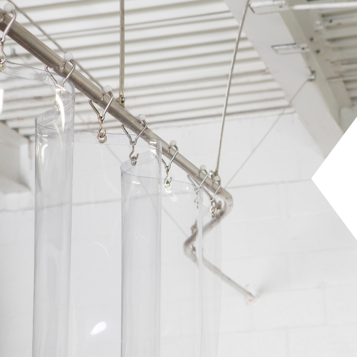 cleancurtain-track-trolley-vinyljpg-wash-down-curtains-food-processing-curtain