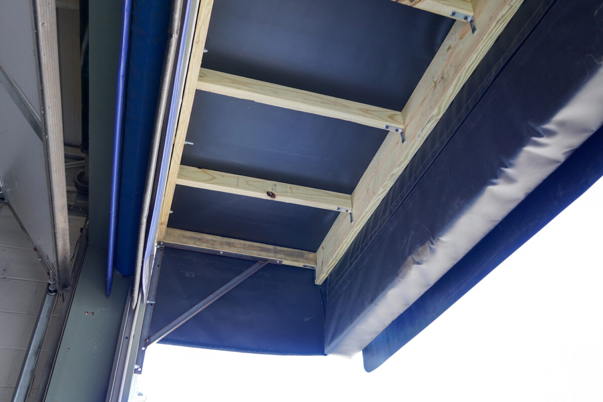 DSC04589-edited-weather-wall-loading-dock-header-seal-rain-sealing-system